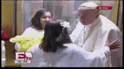 Idolo Bergoglio derribado ante el arca de la nueva Alianza en Mexico
